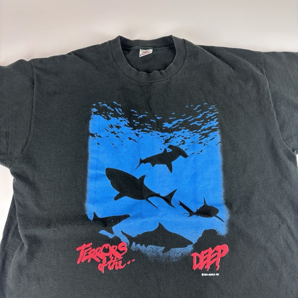 Vintage T Shirt 2X Terrors Of The Deep Shark World‎ Black Fruit Of The Loom XXL - Picture 3 of 7